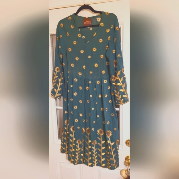 Bohemian Wonders Dresses & Skirts - One size Bohemian Wonders green dress with sunflowers